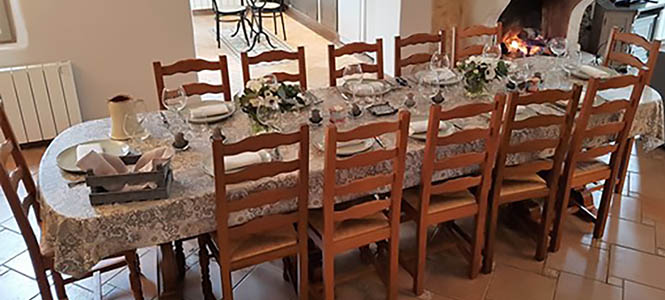 Provence Art Retreat Cigales dining room